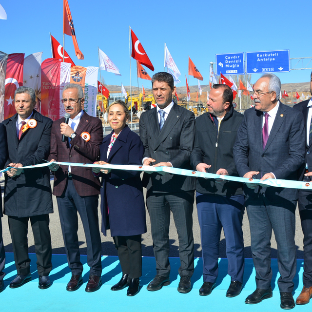 Bakan Uraloğlu: THY, 23 Ocak'tan itibaren haftada 3 kez Şam'a sefer düzenle...