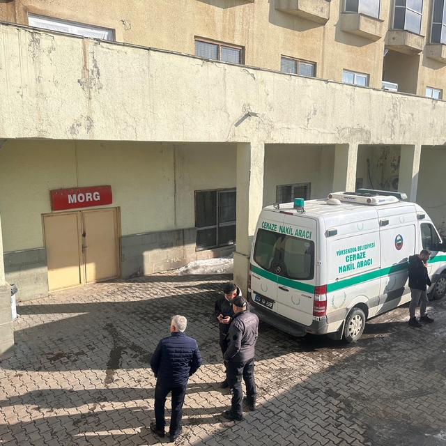 GÜNCELLEME - Hakkari'de sahipsiz köpeklerin saldırısına uğrayan çocuk hayat...