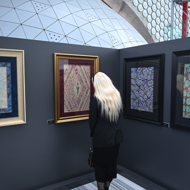 Ankara'da 7 ülkeden 58 öğrencinin eserlerinin yer aldığı ebru sergisi açıld...