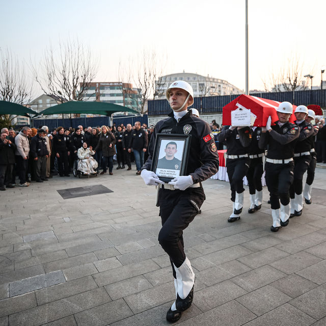 Bursa'da trafik kazasında hayatını kaybeden polis memuru için tören düzenle...