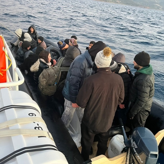 Ege Denizi'nde 32 düzensiz göçmen yakalandı