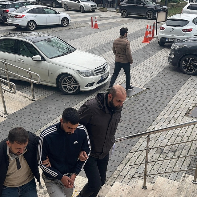 Baba- kıza çarpıp sürücünün kendisi olmadığını söyledi, ehliyetsiz ve alkol...