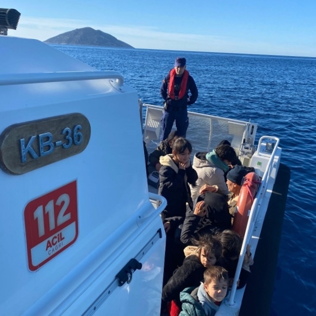 Antalya'da 19 düzensiz göçmen yakalandı