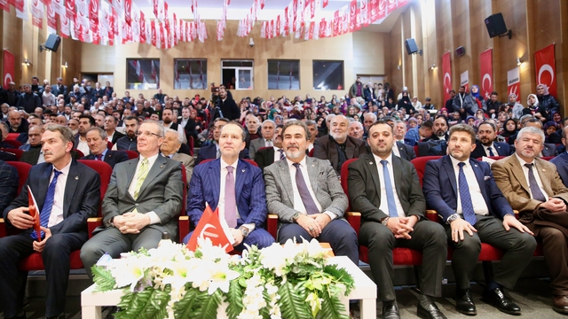 Yeniden Refah Partisi Genel Başkanı Erbakan, Kocaeli'de partisinin üye katılım programına iştirak etti