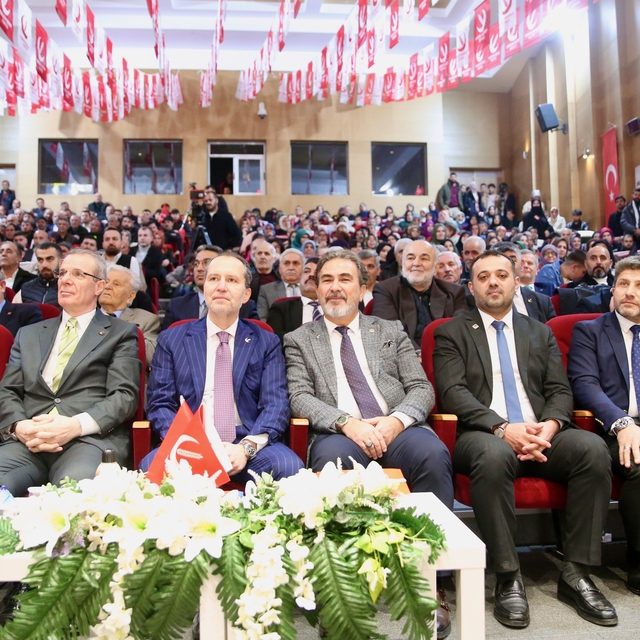 Yeniden Refah Partisi Genel Başkanı Erbakan, Kocaeli'de partisinin üye katı...