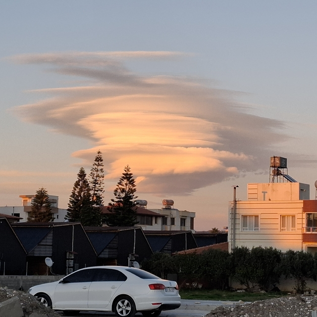 Hatay'da mercek bulutlarından görsel şölen