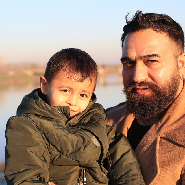 Azerbaycanlı ressam, kas hastası 4 yaşındaki Yakup'un dev portresini resmet...