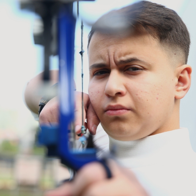 Gençlik merkezi sayesinde okçulukla tanışan Furkan, milli takıma girmeyi h...