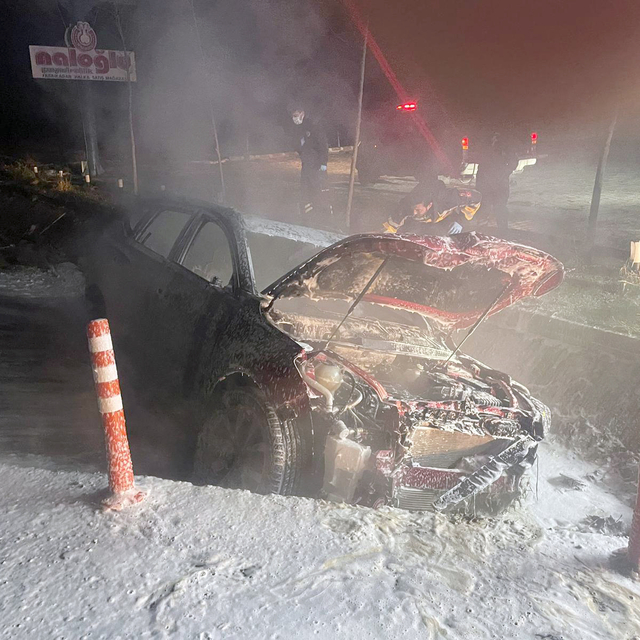 Tekirdağ'da takla atıp alev alan otomobilin sürücüsü öldü