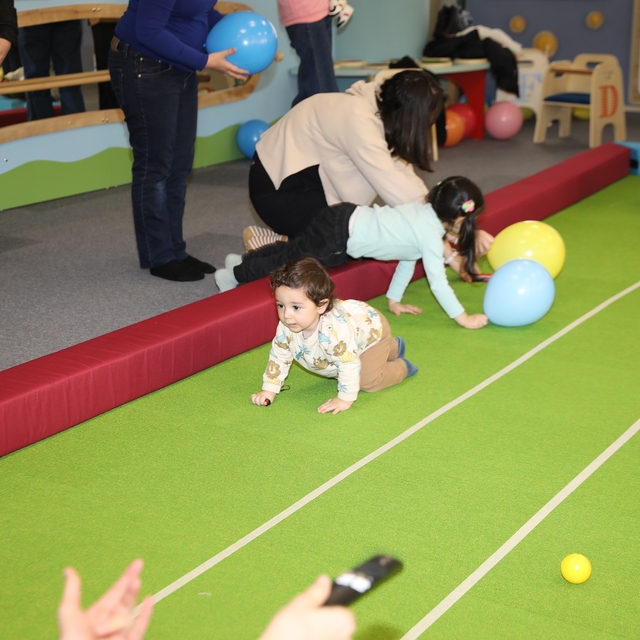 Gaziantep Bebek Kütüphanesinde emekleme yarışması yapıldı