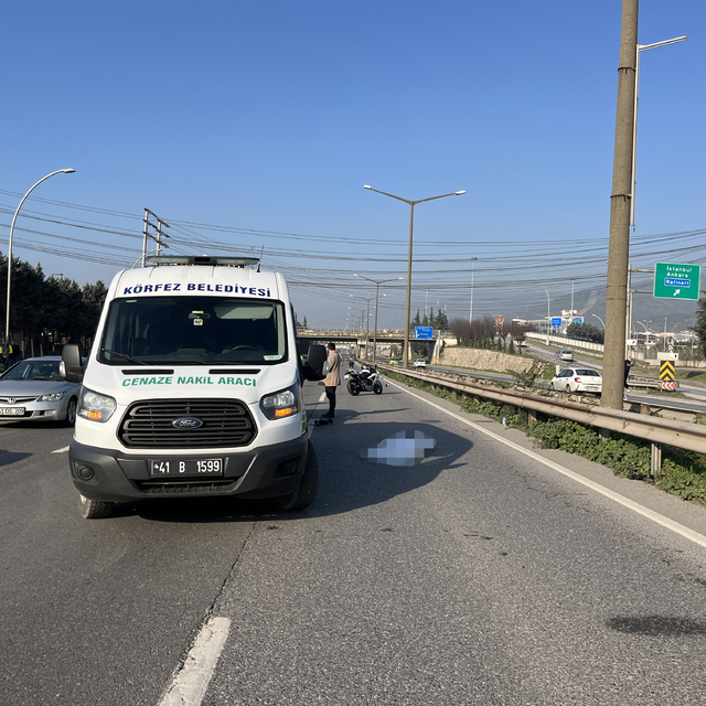 Kocaeli'de otomobille çarpışan motosikletin sürücüsü öldü