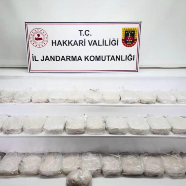 Hakkari'de 49 kilogram sentetik uyuşturucu ele geçirildi