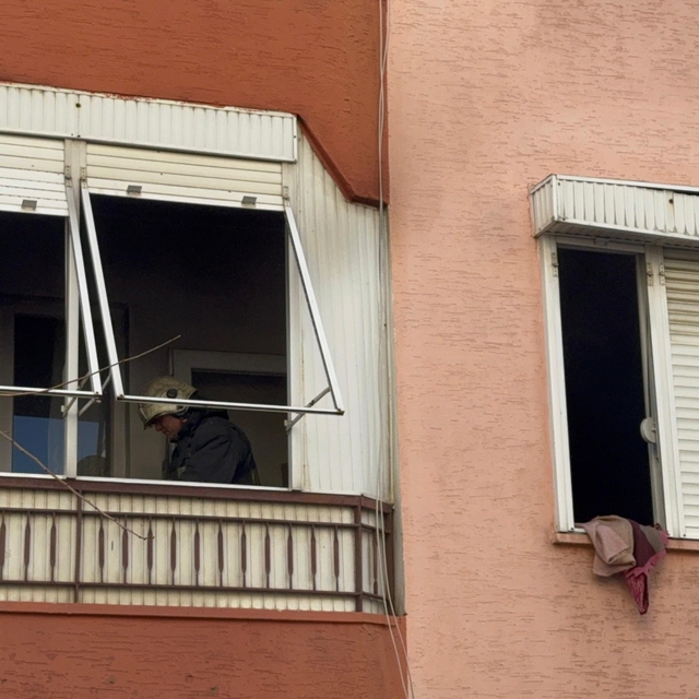 Antalya'da bir evin balkonunda çıkan yangın söndürüldü
