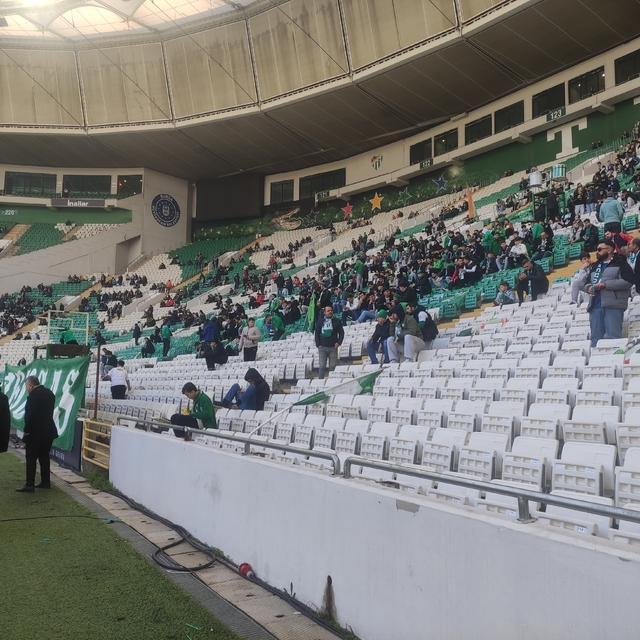Bursaspor'da taraftarlar maçları tel örgüsüz izleyecek
