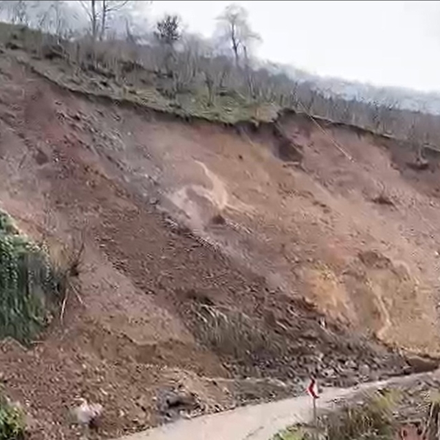 Trabzon'da heyelan kamerada