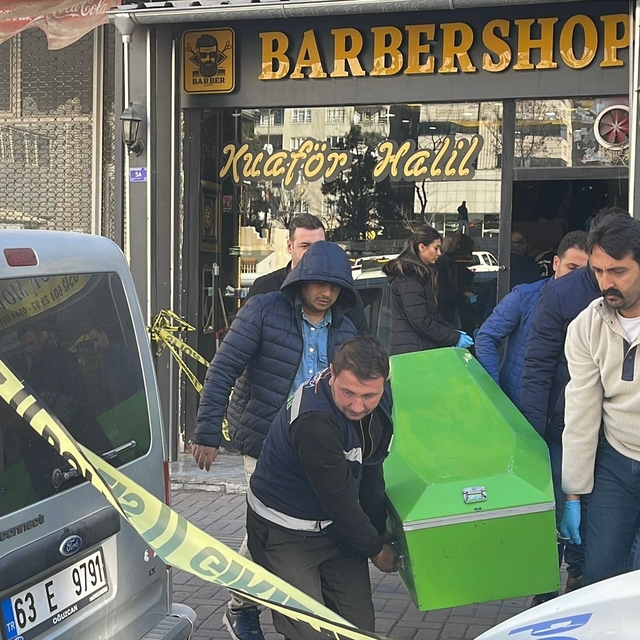 Berberde tıraş olurken tabancayla öldürüldü