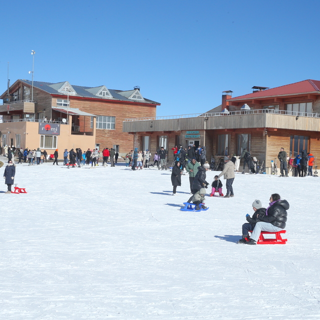 Mergabütan Kayak Merkezi'nde sömestir ve hafta sonu tatili yoğunluğu