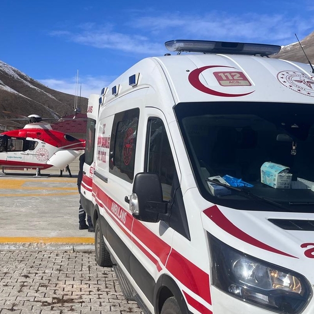 Van'da ambulans helikopter hamile kadın için havalandı