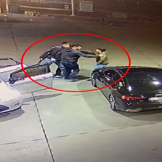 16 yaşındaki çocuğu zorla otomobile bindirip kaçıran şüphelilerden 1'i tutu...