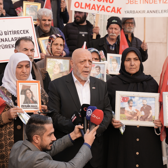 HAK-İŞ Genel Başkanı Arslan, Diyarbakır annelerini ziyaret etti: