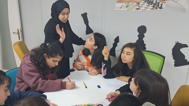 Ardanuç Gençlik Merkezi'nde öğrencilere yönelik eğitsel oyunlar düzenleniyor