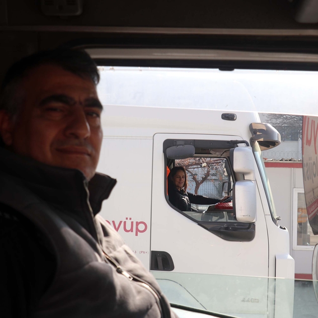 TIR şoförü çiftin hayatı yollarda geçiyor