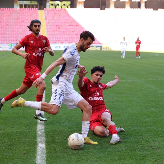 Menemen FK, Mersin'de farklı kazandı