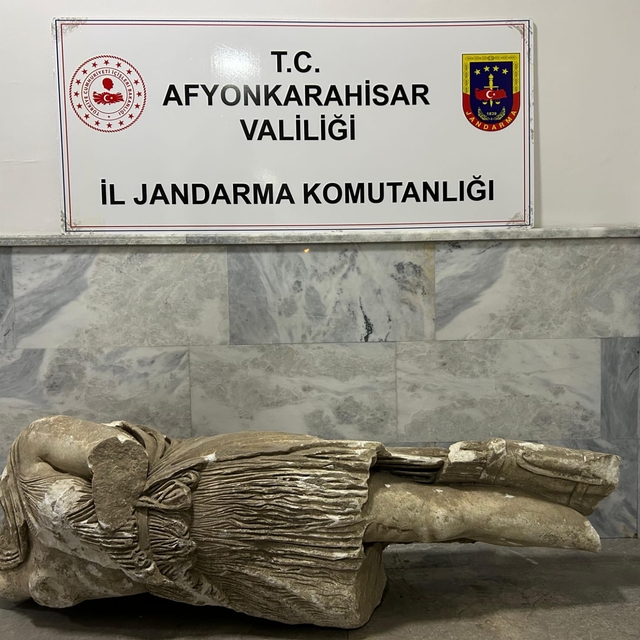 Afyonkarahisar'da tarihi değeri olduğu değerlendirilen heykel ele geçirildi