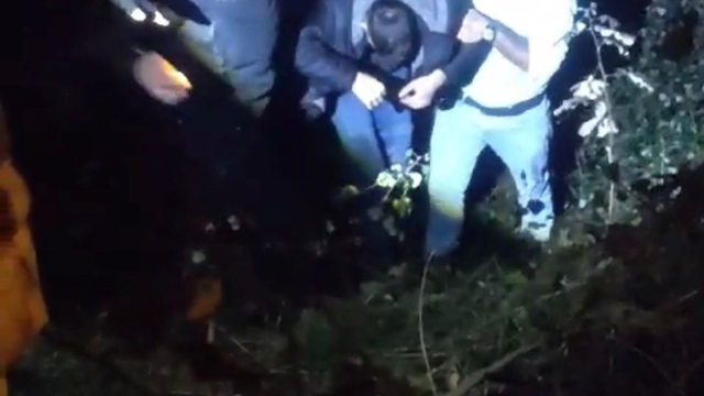 Bartın Irmağı'na düşen alkollü kişiyi polis kurtardı