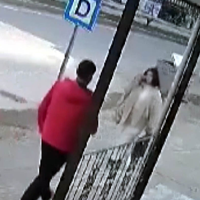 Kaldırımda yürüyen kadını yumruklayan şüpheli tutuklandı