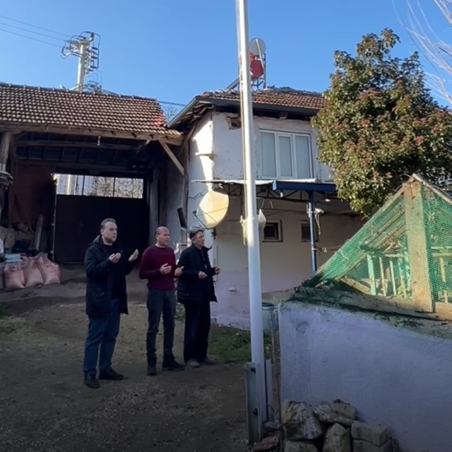 Kurtuluş Savaşı'nda bahçelerine defnedilen 3 şehidin mezarını 103 yıldır ko...