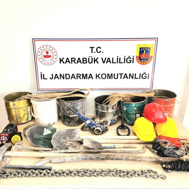 Karabük'te kaçak kazı yapan 5 zanlı yakalandı