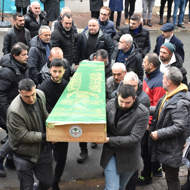 Giresun'da organları bağışlanan tiyatro sanatçısının cenazesi toprağa veril...