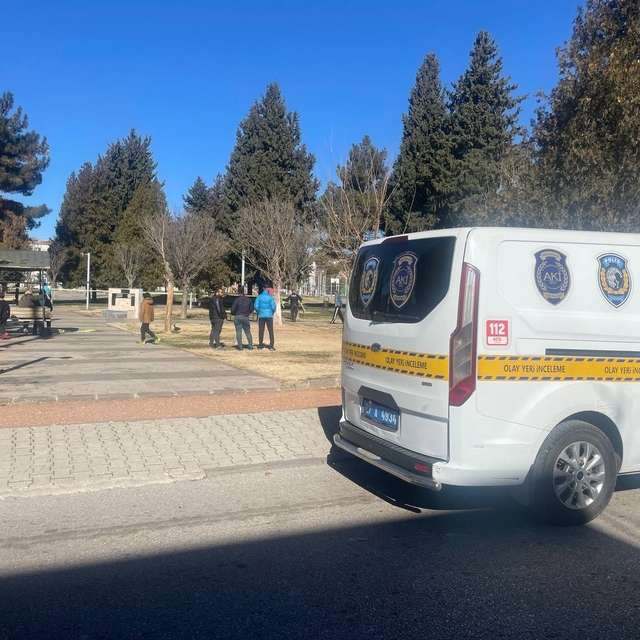 Parkta tabancayla vurulan kadın ağır yaralandı