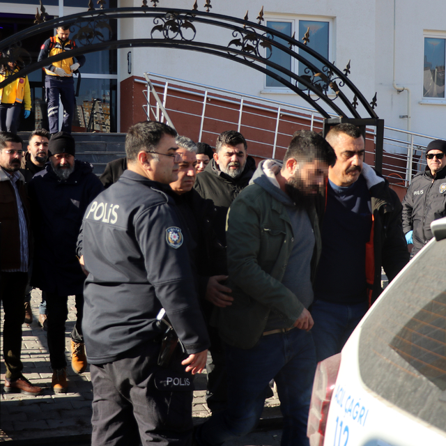 Kayseri'de 7 yaşındaki oğlunu vurup kendini eve kilitledi (2)