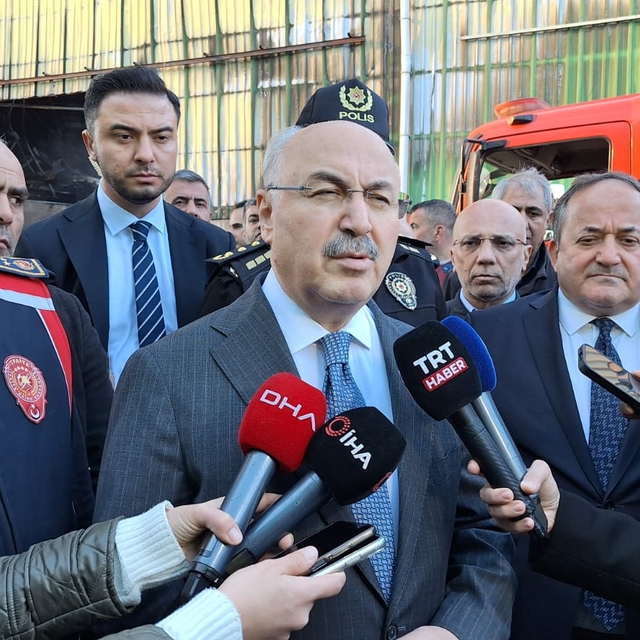 Adana'da geri dönüşüm tesisinde yangın (2)