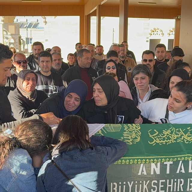 Antalya'da eski eşi tarafından benzin dökülerek yakılan kadının cenazesi de...