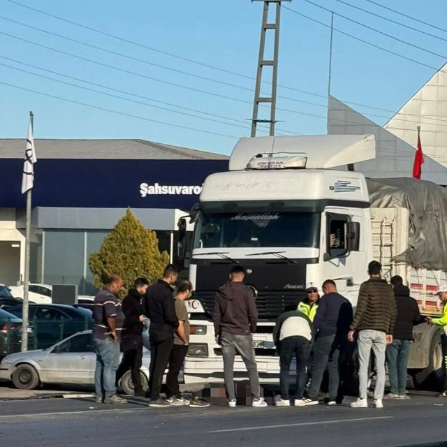 Adana'da tırla çarpışan motosikletin sürücüsü öldü