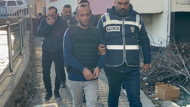 Adana'da başından silahla yaraladığı kadının altın bileziklerini alan zanlı tutuklandı