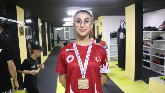 Astım hastalığını hafifletmek için başladığı muaythaide 15 madalya kazandı