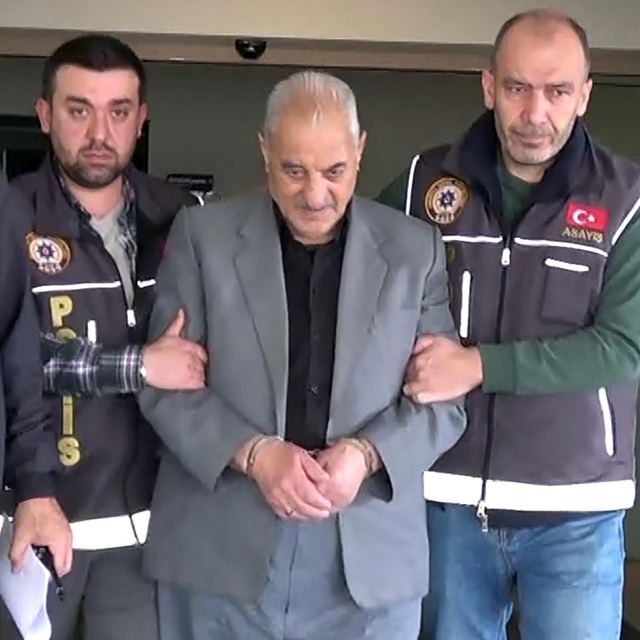 Ağırlaştırılmış müebbede çarptırılan eş katili sanığın kızı: Sorun babama m...