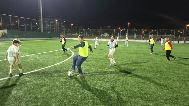 Suluova'da babalar ile oğulları futbol maçında birbiriyle karşılaştı