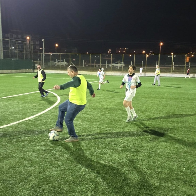 Suluova'da babalar ile oğulları futbol maçında birbiriyle karşılaştı