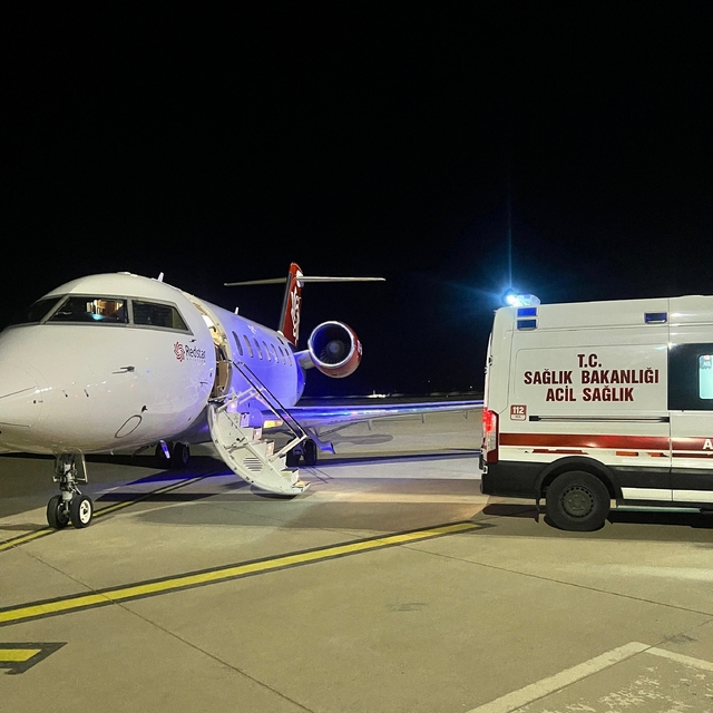 Şırnak'ta ambulans uçak solunum tedavisi gören 2 bebek için havalandı