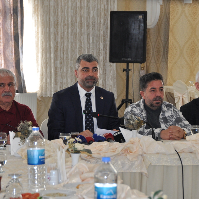 AK Parti Mardin Milletvekili Faruk Kılıç, gazetecilerle bir araya geldi