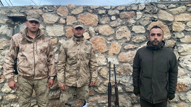 Şırnak'ta avlanması yasak kuş avlayan 2 kişiye idari para cezası