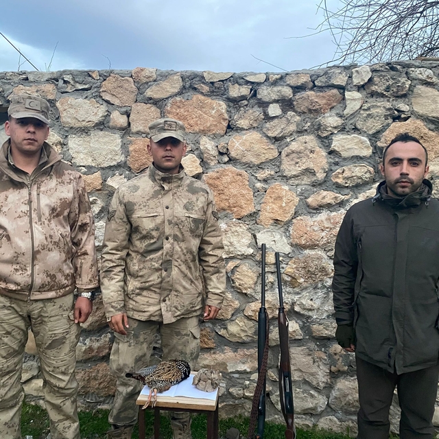 Şırnak'ta avlanması yasak kuş avlayan 2 kişiye idari para cezası