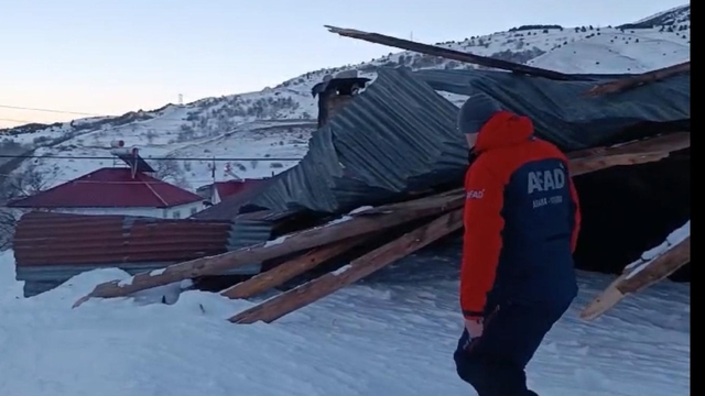 Posof'ta cami ve lojman üzerine çığ düştü