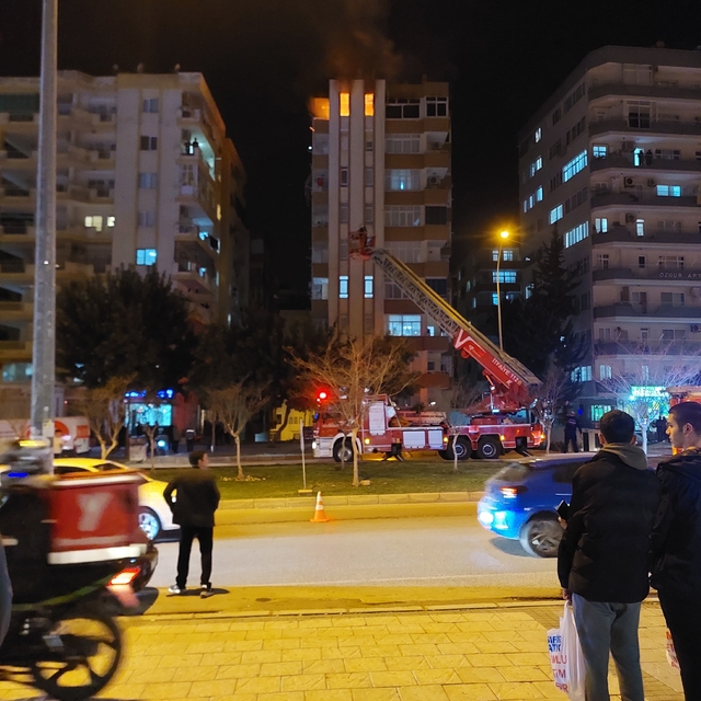 Adana'da korkutan ev yangını