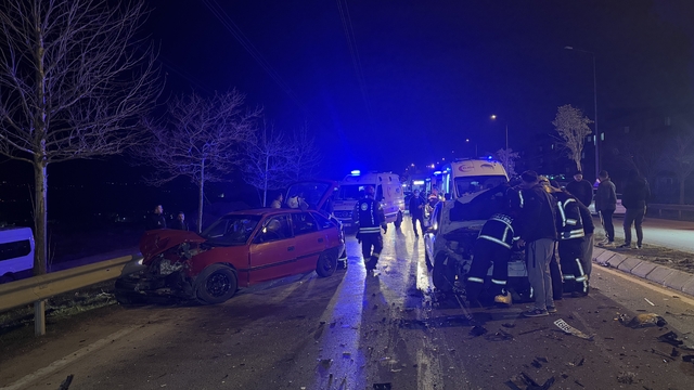 Kocaeli'de zincirleme trafik kazasında 4 kişi yaralandı